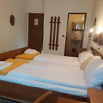 Hotel&restaurant Zur Post מלון 3*